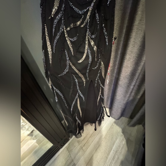 Aidan Mattox by Adrianna Papell. One-Shoulder black Evening Gown retails for$495 - Picture 6 of 10